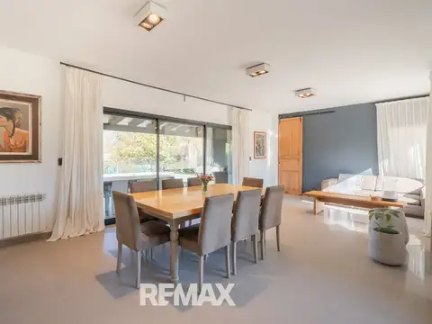 Casa 6 ambientes con 2 baños