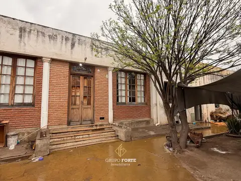 Lote de 1.224 m² con Construcciones en B° Pueyrredón