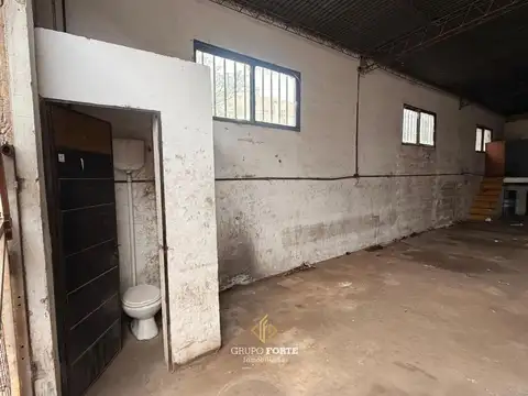 Casa en Venta con 5 cocheras