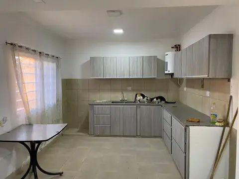 Casa en  venta B° 8 de agosto centenario