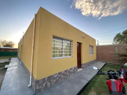 Casa en  venta B° 8 de agosto centenario