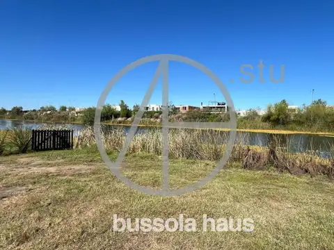 Lote en venta al agua en Muelles Puertos Escobar