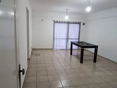 Departamento 2 Amb. Al Frente Primer Piso, Muy Amplio
