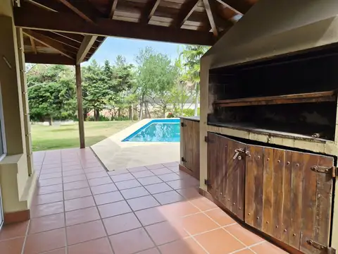 Casa en Venta con 4 cocheras