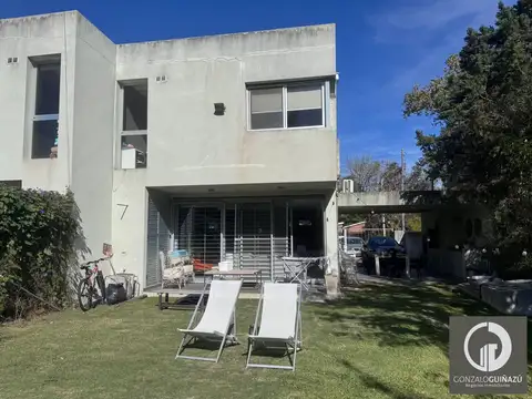Casa en Alquiler con 2 cocheras