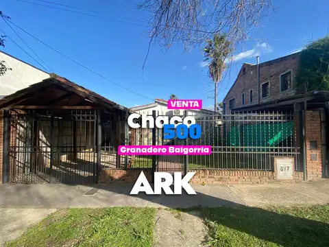 Casa dos dormitorio, con jardín y pileta. Barrio Santa Rita.