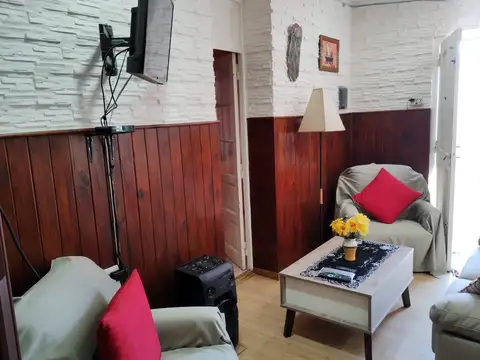 Casa 4 ambientes con 2 baños