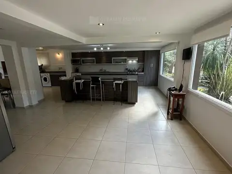 Casa en Alquiler Temporal con 5 cocheras