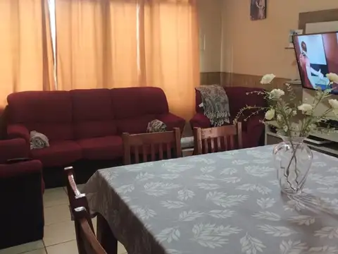 Casa 5 ambientes con 1 baño