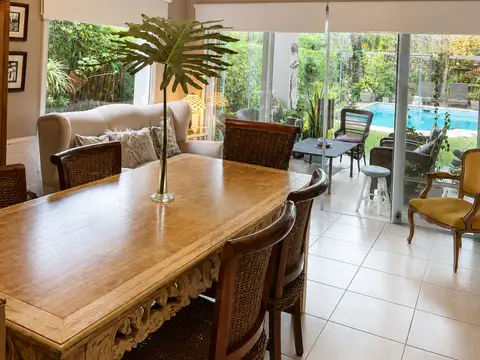 CHALET CLÁSICO DE CATEGORÍA – AMPLIO, CÁLIDO Y EN EXCELENTE ESTADO