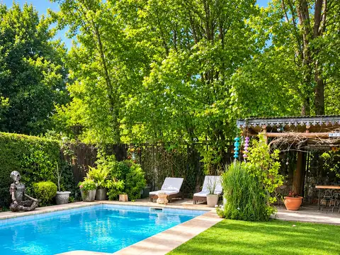 CHALET CLÁSICO DE CATEGORÍA – AMPLIO, CÁLIDO Y EN EXCELENTE ESTADO
