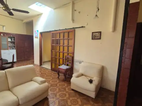 Casa 5 ambientes con 1 baño