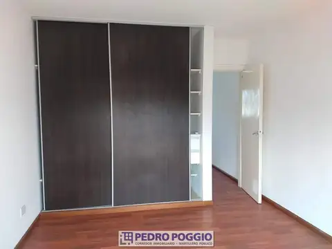 TRIPLEX CON COCHERA Y PATIO