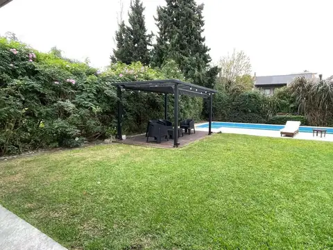 Casa en Venta con 4 cocheras