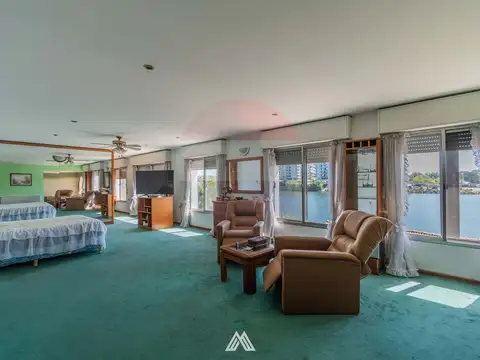 VENTA Gran Casa Shangrilá con vistas al lago