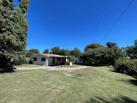 Casa con piscina sobre lote de 1.750 m² y segunda vivienda a restaurar