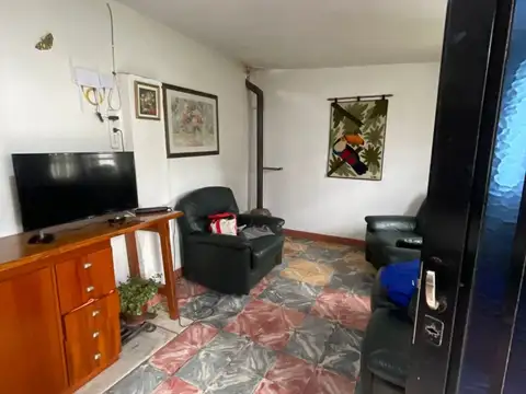 Casa 6 ambientes con 2 baños