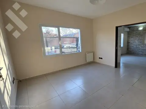Casa en Alquiler con 1 cochera