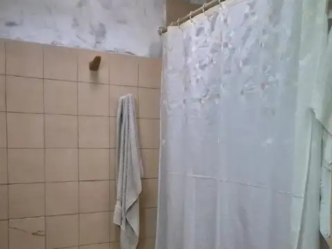 Casa 3 dormitorios con gran jardín + segunda vivienda indp.