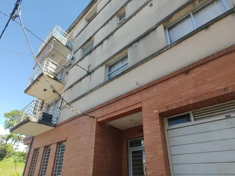 Departamento en Venta de 2 dormitorios. Balcón con vista. Cochera. Centro Zarate
