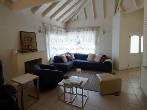 Casa 4 ambientes con 3 baños