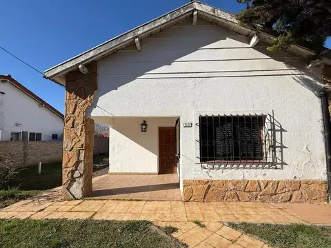 DOS CASAS EN MISMO LOTE A LA VENTA EN R. CALZADA