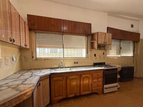 Casa 4 ambientes con 1 baño