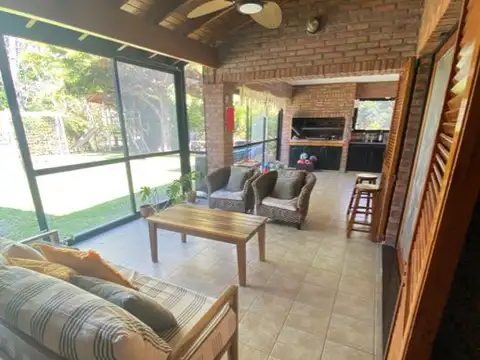 Casa 7 ambientes con 3 baños