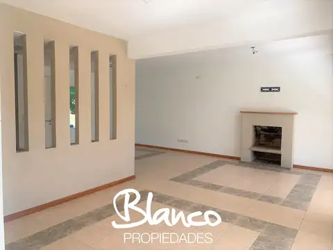 Casa en Alquiler con 2 cocheras