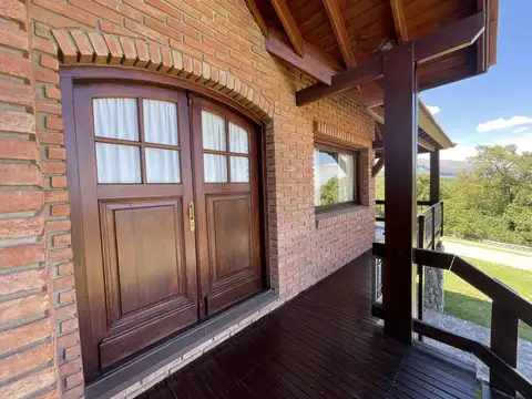 Casa en Venta con 2 cocheras