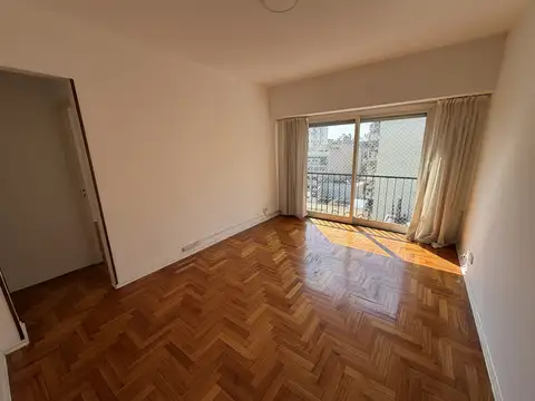 DEPTO DE 2AMB, 6º PISO AL C/FRENTE de aprox 40mts2 LUMINOSO  EN BUEN ESTADO