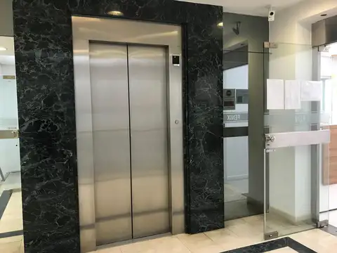 Oficina en venta a metros de Unicenter
