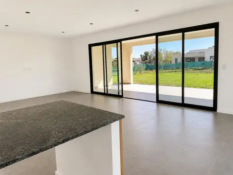 Casa 4 ambientes con 3 baños