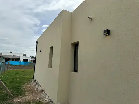 Casa en Venta en Pilar Del Este - Santa Sofia, USD 180.000