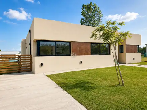 Casa  en Venta en Barrio Santa Sofía, Pilar del Este, Pilar