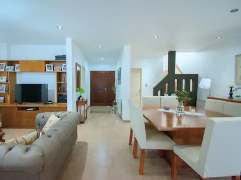 Casa 7 ambientes con 3 baños