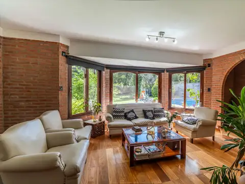 Casa 6 ambientes con 3 baños