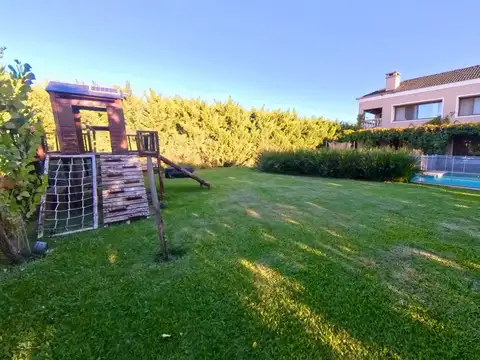 Casa en Alquiler en Puerto Roldan, USD 2.500