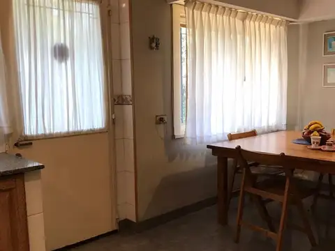 Casa 6 ambientes con 3 baños