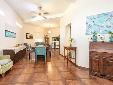 VENTA CASA 3 AMBIENTES CON TRES TERRAZAS Permuta