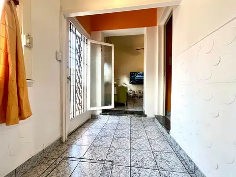 Depto Tipo Casa en Venta en Flores, USD 85.000