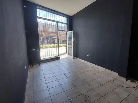 Local en Alquiler en Ezpeleta Este, $ 550.000