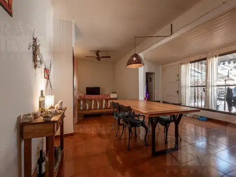 Casa Ideal dos familias ó comercial con vivienda