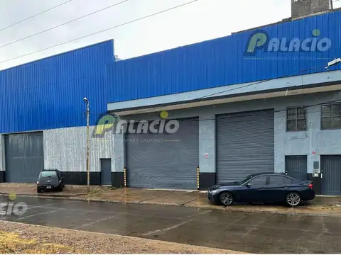 Amplio Galpón 2100 m² - Con oficinas y Trifásica