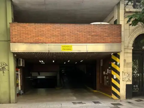 Av Uruguay 600 San Nicolás Cochera U$16.000