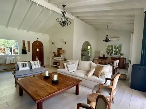 Casa en Alquiler Temporal en Las Glorias, USD 1.800