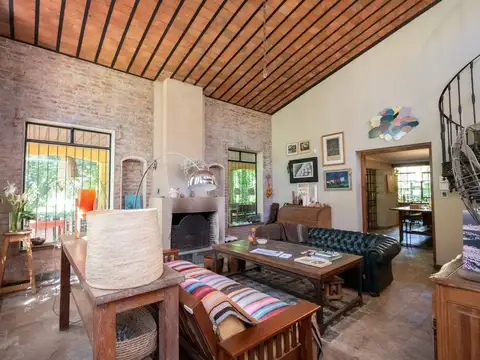 Casa de 4 dormitorios a 50 metros de Ruta 1