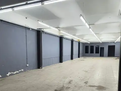 LOCAL COMERCIAL VARIOS RUBOS 237M2 CUBIERTOS IDEAL DEPOSITO