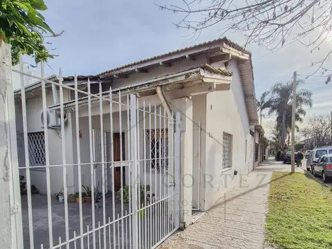 Casa en venta en Villa Adelina 3 ambientes con 2 patios