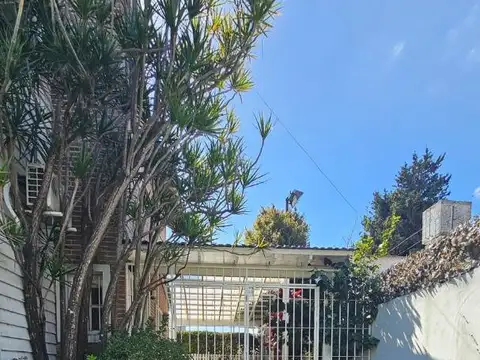 Casa en Venta con 3 cocheras
